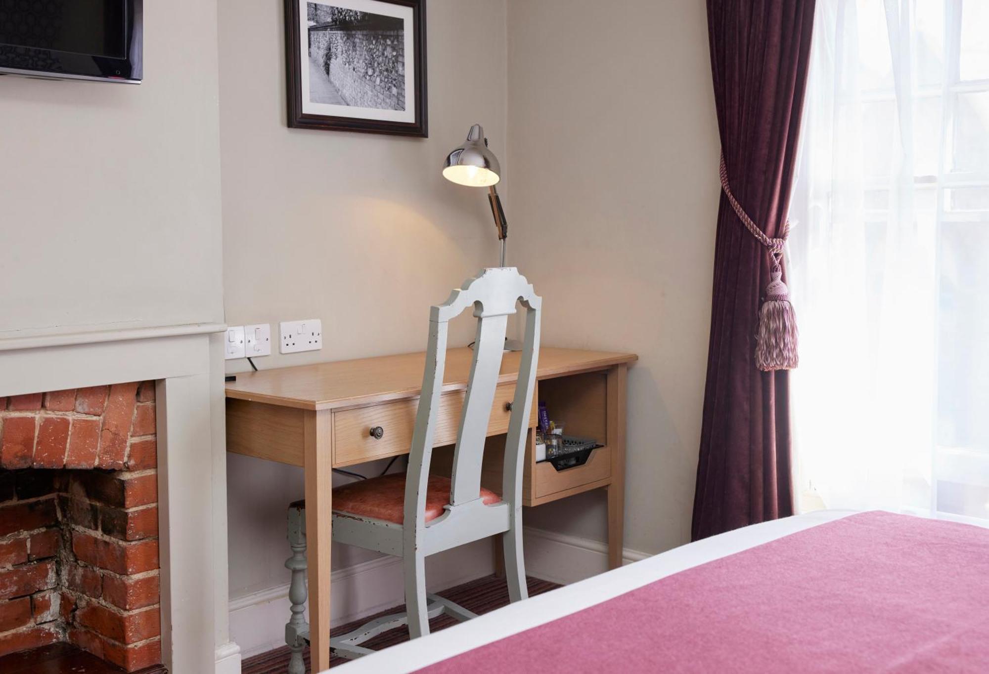 The Bushel By Greene King Inns Bury St. Edmunds Bagian luar foto